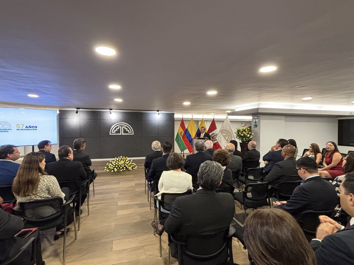 EmbajadaEcuPER's tweet photo. Como Presidencia Pro Témpore de la #ComunidadAndina, participamos en la conmemoración de sus 57 años de historia, integración y trabajo conjunto por nuestros pueblos. 🇧🇴🇨🇴🇪🇨🇵🇪

#CAN #IntegraciónAndina #ComunidadAndina #AméricaLatina #IntegraciónRegio https://t.co/SUH4tnMkMx