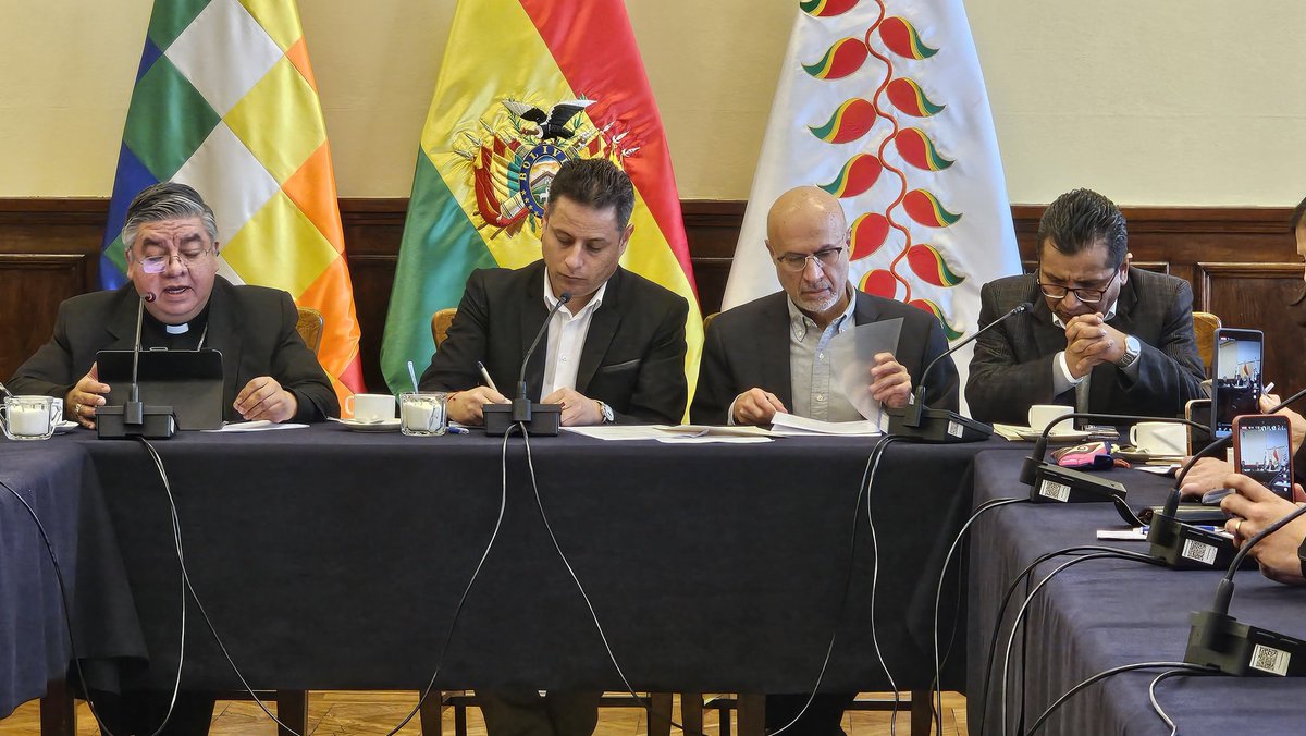 ErbolDigital's tweet photo. Instalan diálogo en la Vicepresidencia. Están presentes el ministro de la Presidencia, el Obispo de El Alto y el Defensor del Pueblo, entre otros representantes. https://t.co/rk6VvurViR