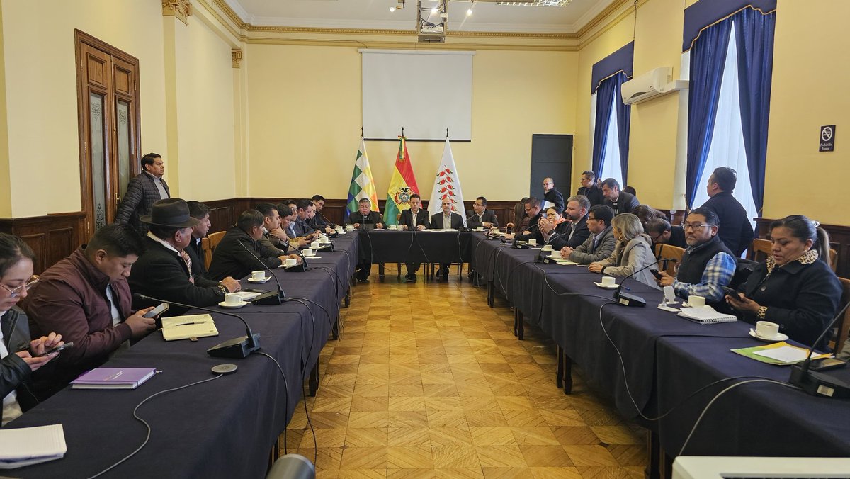 ErbolDigital's tweet photo. Instalan diálogo en la Vicepresidencia. Están presentes el ministro de la Presidencia, el Obispo de El Alto y el Defensor del Pueblo, entre otros representantes. https://t.co/rk6VvurViR