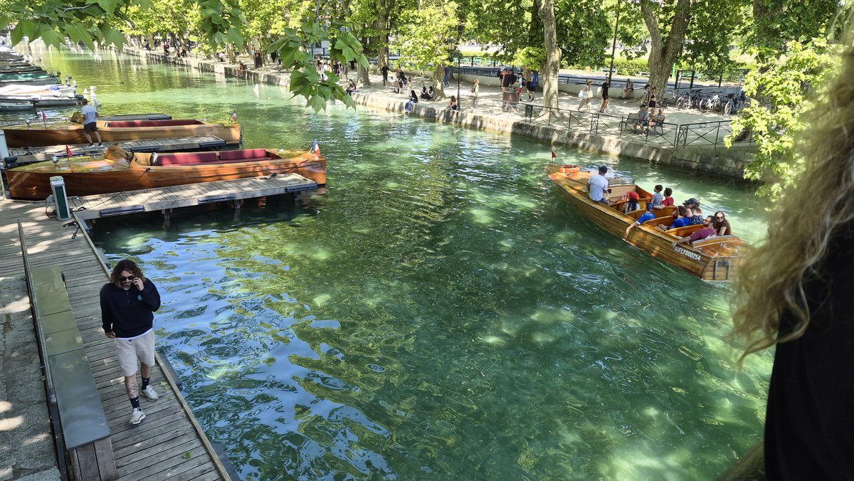 BryanSlog's tweet photo. Canal du Vassé, de Mars, the berths sit under old plane trees with a clear view of the Pont des Amours. https://t.co/XMOOAkP55E