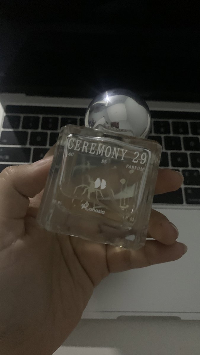 wintertella's tweet photo. wts parfum rahasia ceremony 29 isinya masih 98% udh dipake 3x semprot https://t.co/s6mGpiRDkI