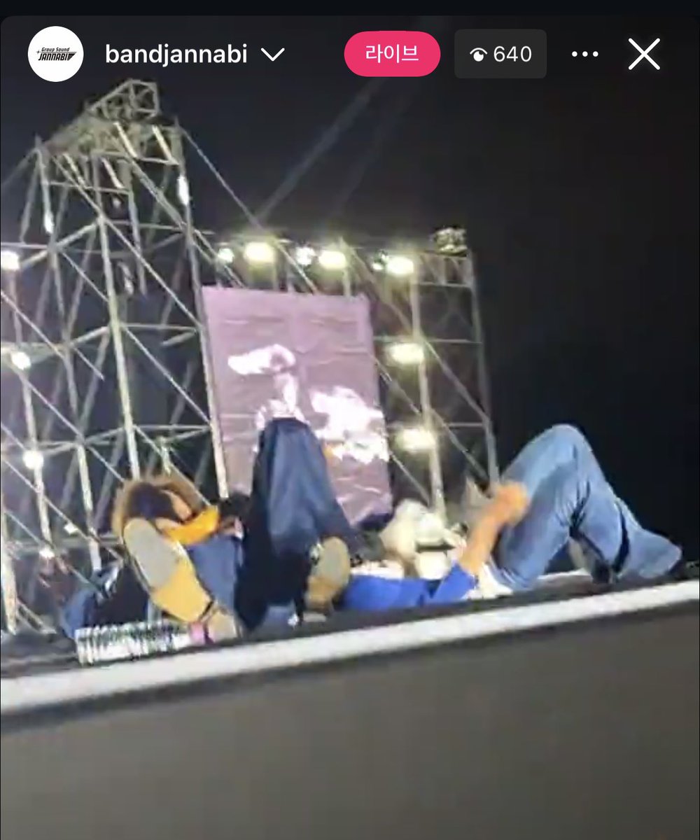 ahthth2's tweet photo. 그룹눕방사운드 https://t.co/JbbzLIrY2B