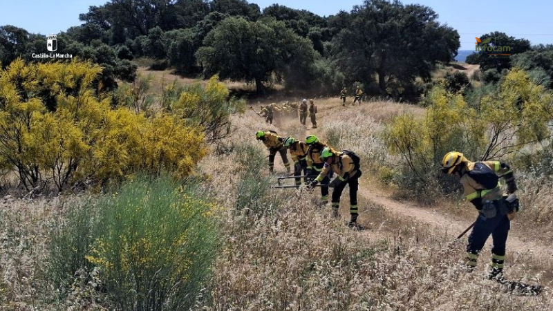 Plan_INFOCAM's tweet photo. Hemos continuado en #Almorox #Toledo realizando el ejercicio #Hefesto del dispositivo #INFOCAM de @gobjccm.

Se ha simulado un #IIFF Situación Operativa Nivel 2 para poner aprueba nuestro dispositivo e integrar a otros cuerpos de emergencias. https://t.co/zhB1oHl6Oj