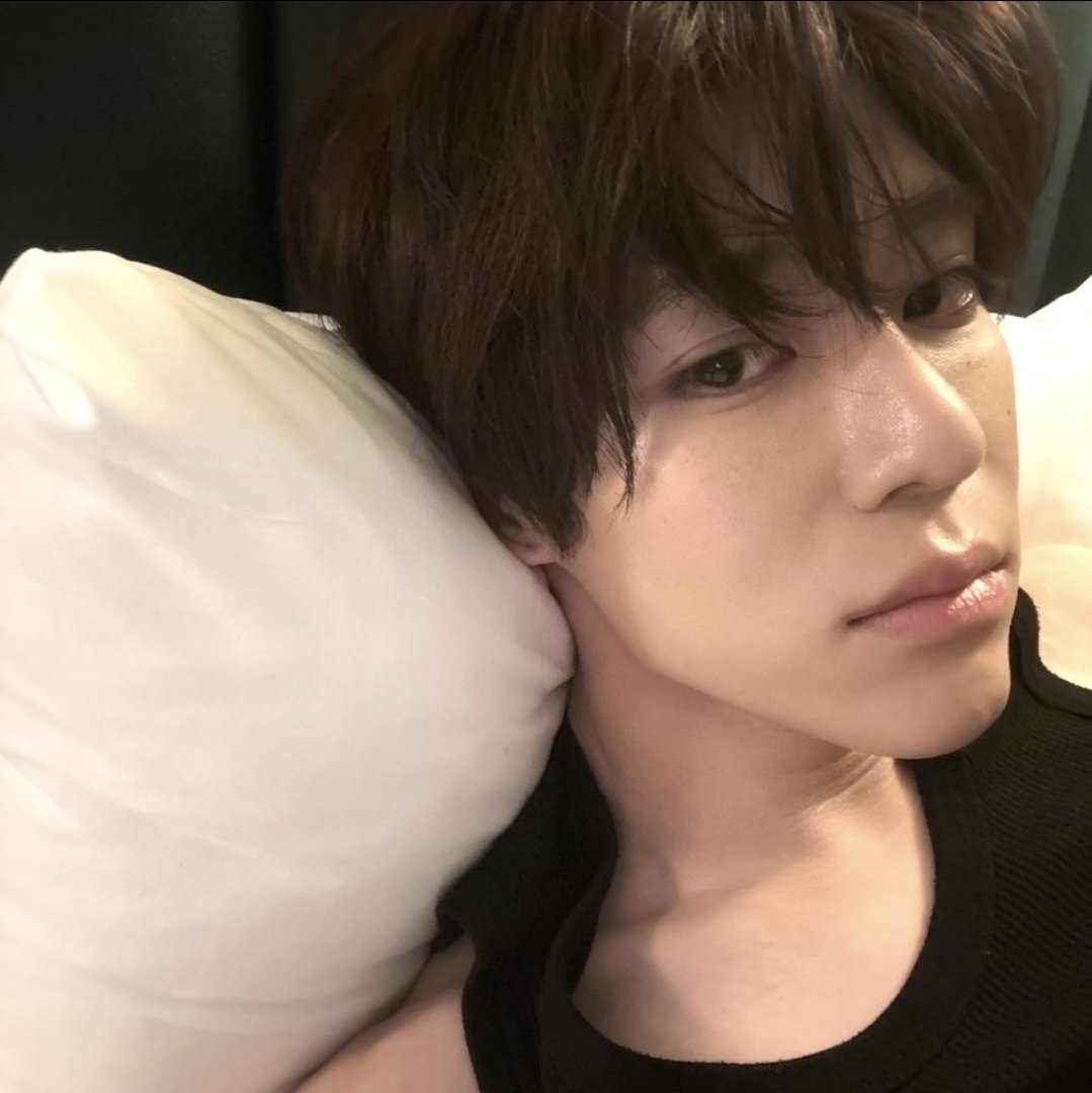 ohsiion's tweet photo. such a boring night once again spending it with my little shark plushies. 🦈💧maybe they're getting tired of watching me roll around aimlessly all day too. huft. 😮‍💨 feeling exhausted even though i barely did anything. https://t.co/kfYzFjyGiB
