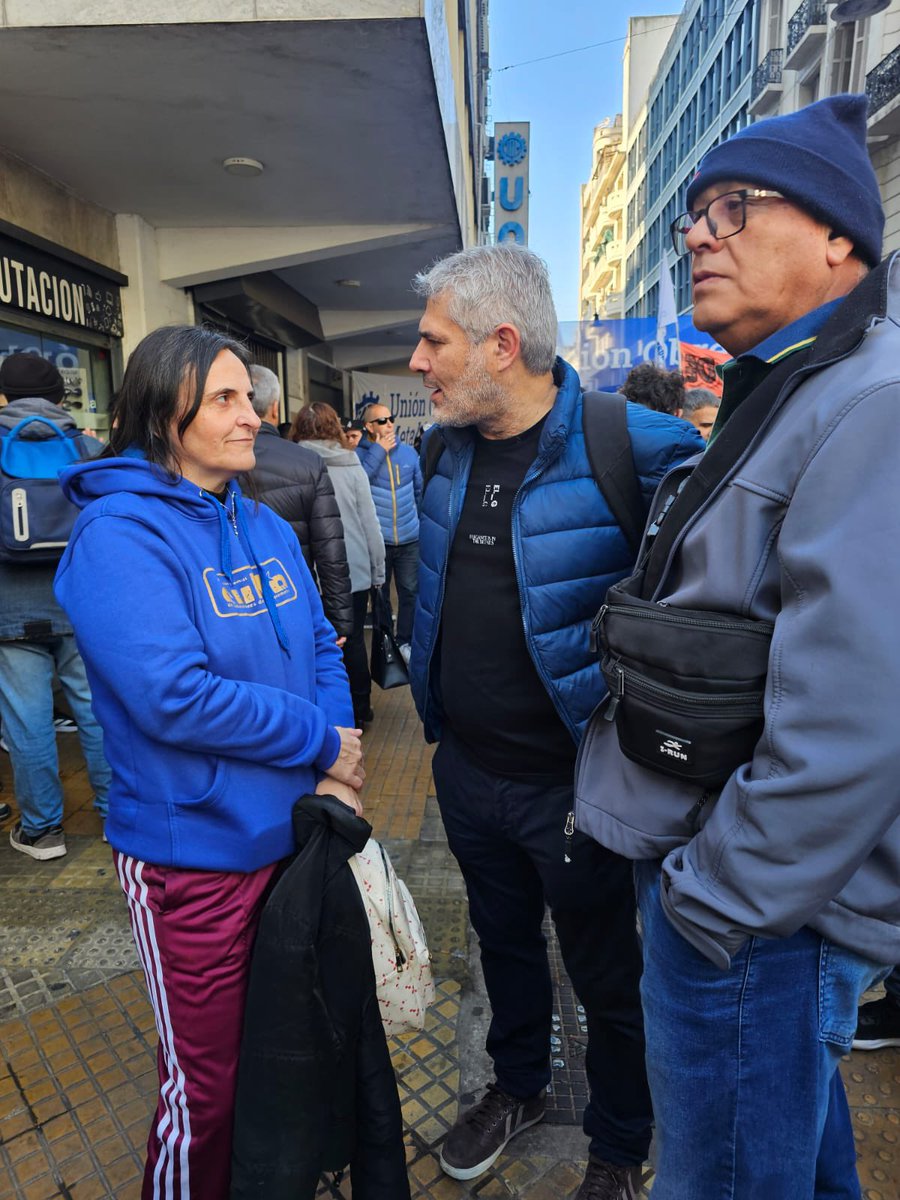 Virbouvet's tweet photo. Ayer estuvimos en el abrazo a la UOM acompañando a @FAbelFurlan y a todos los trabajadores metalúrgicos ante la intervención de su sindicato. Toda nuestra solidaridad y apoyo. #AgtsyP #metrodelegados https://t.co/zbGsKT9hoG