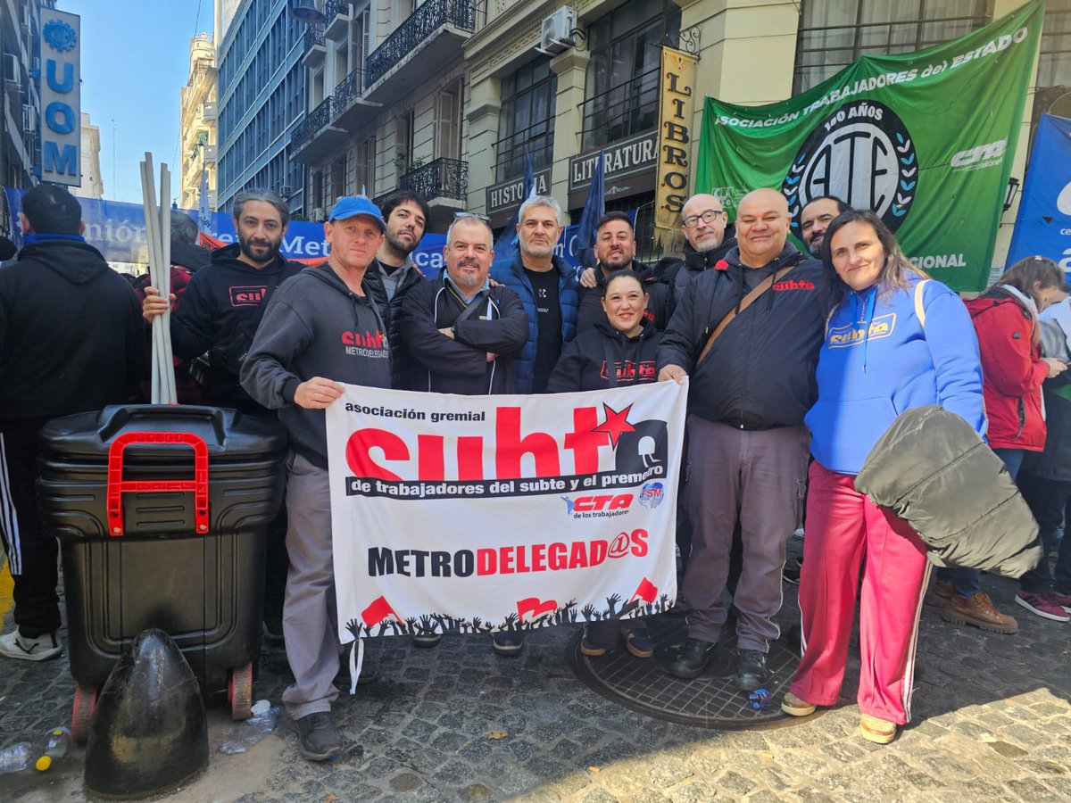 Virbouvet's tweet photo. Ayer estuvimos en el abrazo a la UOM acompañando a @FAbelFurlan y a todos los trabajadores metalúrgicos ante la intervención de su sindicato. Toda nuestra solidaridad y apoyo. #AgtsyP #metrodelegados https://t.co/zbGsKT9hoG