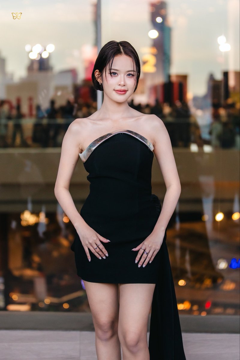 MOBYE_Fanbase's tweet photo. สวยแบบ AI ยังต้องขอ reference😭✨

#MOBYE #KCLAWARDS2026 
#คมชัดลึกอวอร์ดครั้งที่22 https://t.co/AMpx615mTv