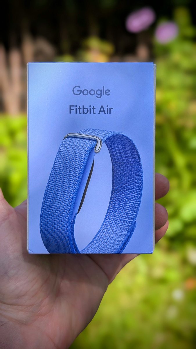 NekoPixels's tweet photo. @Mayank_Msd Got my Fitbit Air yesterday and I’m already obsessed with it 💜 https://t.co/ZnhLITewtj