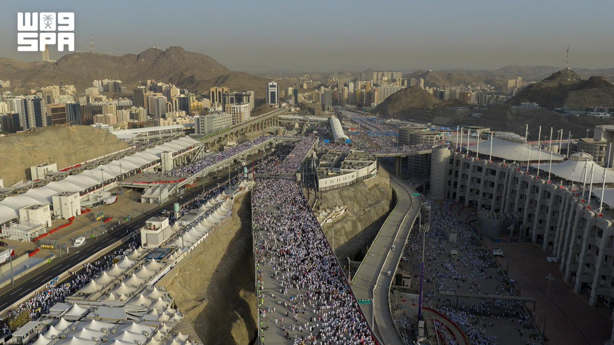 Saudi_Gazette's tweet photo. #PICTURES: Jamarat Facility.. An architectural success story that provided the highest standards of safety and smooth flow for 300,000 Pilgrims per hour. https://t.co/oglLEBUH9P