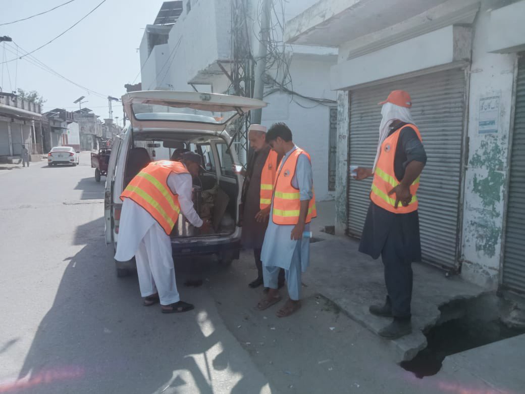 wsscm_mardan's tweet photo. ایک طرف شہریوں کو پاک صاف ماحول فراہم کیا جا رہا ہے تو دوسری طرف سخت گرمی میں اپنے سٹاف کے لئے ٹھنڈے مشروبات کا بھی اہتمام کیا گیا ہے
#WSSCM #EidUlAdha2026 #lgerdd #جہاں_خدمت_وہاں_محکمہ_بلدیات
#SevereHeat #ColdDrinks
#foryou @LGKPGovt @adilnawazpti @CSKPOfficial @KPChiefMinister https://t.co/IgIaX2mYLn
