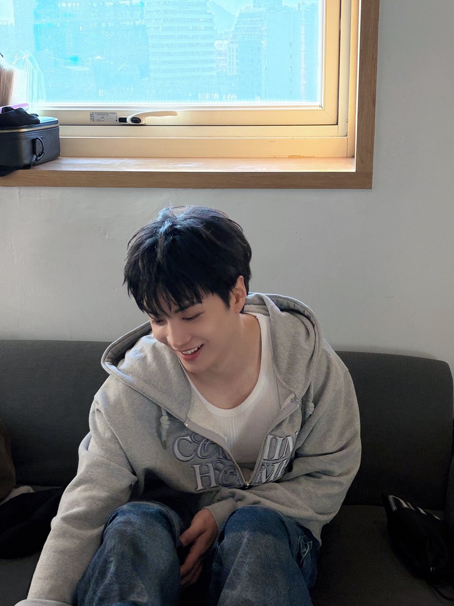 DespiteEVTH's tweet photo. 이 사진 너무 예뻐서 화면 박박 쓰다듬느중 https://t.co/oTwruJKY5J