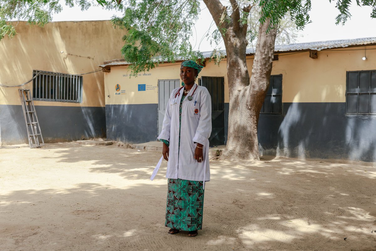 ALIMA_ORG's tweet photo. 🇨🇲 "Our reward is the smile of a mother or a child regaining their strength."  

In #Makary, in the Far North of #Cameroon, Noura—a 27-year-old doctor—treats children and mothers affected by the Lake Chad Basin crisis.  

In Makary, Fotokol, and Mada, #ALIMA teams provide care for malnutrition, pediatric and obstetric emergencies, as well as sexual and reproductive health services.  

With the support of the #EU - @ECHO_CWAfrica 

📷 Daniel Beloumou / ALIMA