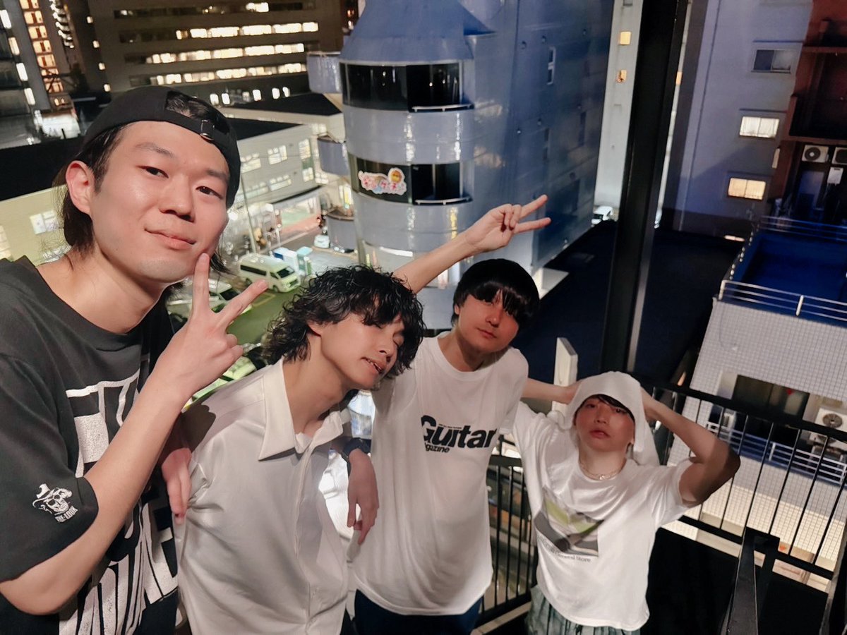 Humbreaders's tweet photo. 2026.5.27

ハルカミライ 
ヨーロー劇場2026
- RIPS 28th anniversary -

ありがとうございました！

1.ギター
2.弱者の為の騒音を
3.スクールマジシャンガール
4.SUPER TOMODACHI
5.常識の範疇
6.DANCING IN THE ROOM
7.見開きページ
8.ワールドイズマイン
9. THE SONG
10.キッズリターン ！（新曲） https://t.co/1eHavK77rN