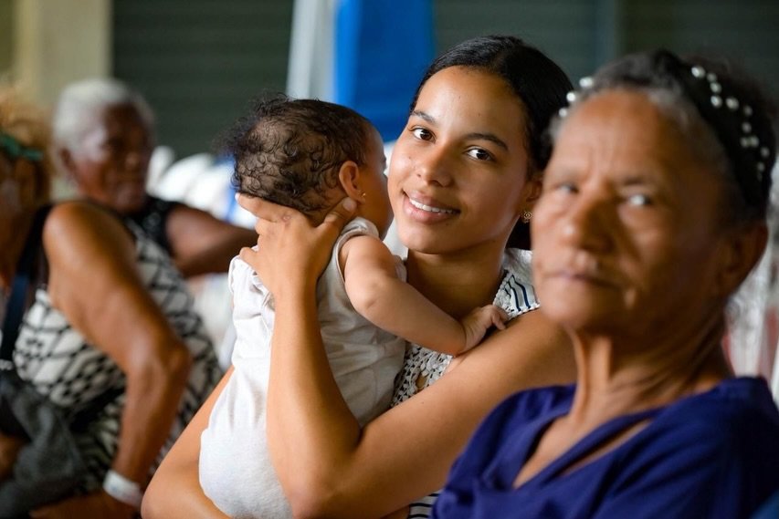 scarletbenzan's tweet photo. La jornada “Madres que Sostienen” estuvo presente en Los Alcarrizos, llevando acompañamiento y reconocimiento a mujeres que día a día sacan adelante a sus familias con amor, entrega y fortaleza. ❤️

A través de esta iniciativa, el Gobierno y la @DasacRD continúan acercando apoyo y atención a las madres dominicanas.