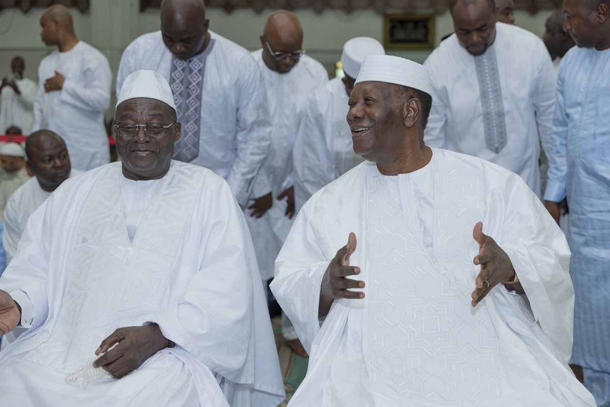 AOuattara_PRCI's tweet photo. Ce matin, à la Grande Mosquée de la Riviera Golf, j’ai prié pour la paix en Côte d’Ivoire, en Afrique, au Moyen-Orient et dans le monde.

En cette célébration de l’Aïd el-Kebir, je formule mes vœux les plus chaleureux à l’endroit de tous les Ivoiriens.

Bonne fête de la Tabaski à toutes et à tous !