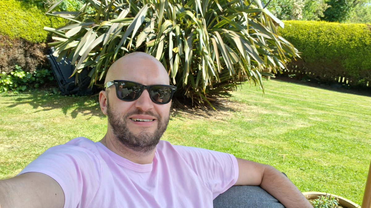 NerdyMark456's tweet photo. May this warmer weather last, it's been worth the wait. Wishing everyone a fab day. ☀️☀️🔥🔥

#IrishSun #DrumstickTan😂 https://t.co/YRrbCZIVgM