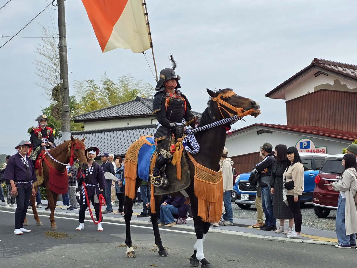 yagamon1104's tweet photo. #Yogiboヴェルサイユリゾートファーム
#相馬野馬追2026
#ワンダーアキュート
改めて、初陣とは思えないほどの落ち着きで凛々しく元気に行列を歩く姿に感動しました！今回参加した384頭の馬達、そして関係者の皆様にも感謝しかありません。今後もどうか引退馬達の架け橋となりますように… https://t.co/9en4eR6ENV
