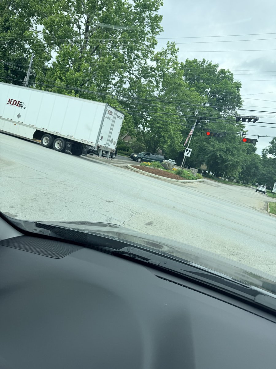 TheBegster's tweet photo. @lexkypolice #StrictlyEnforced blocking traffic - Leestown Road https://t.co/CWDKd3Dzlb