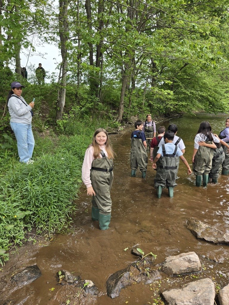 marg_csd's tweet photo. Mrs.  Pesa's 5th grade class met up with their pen pals from Green Connections at the Ashokan Reservoir to explore and learn about the NYC Watershed. https://t.co/1Y3Dqa7iLP