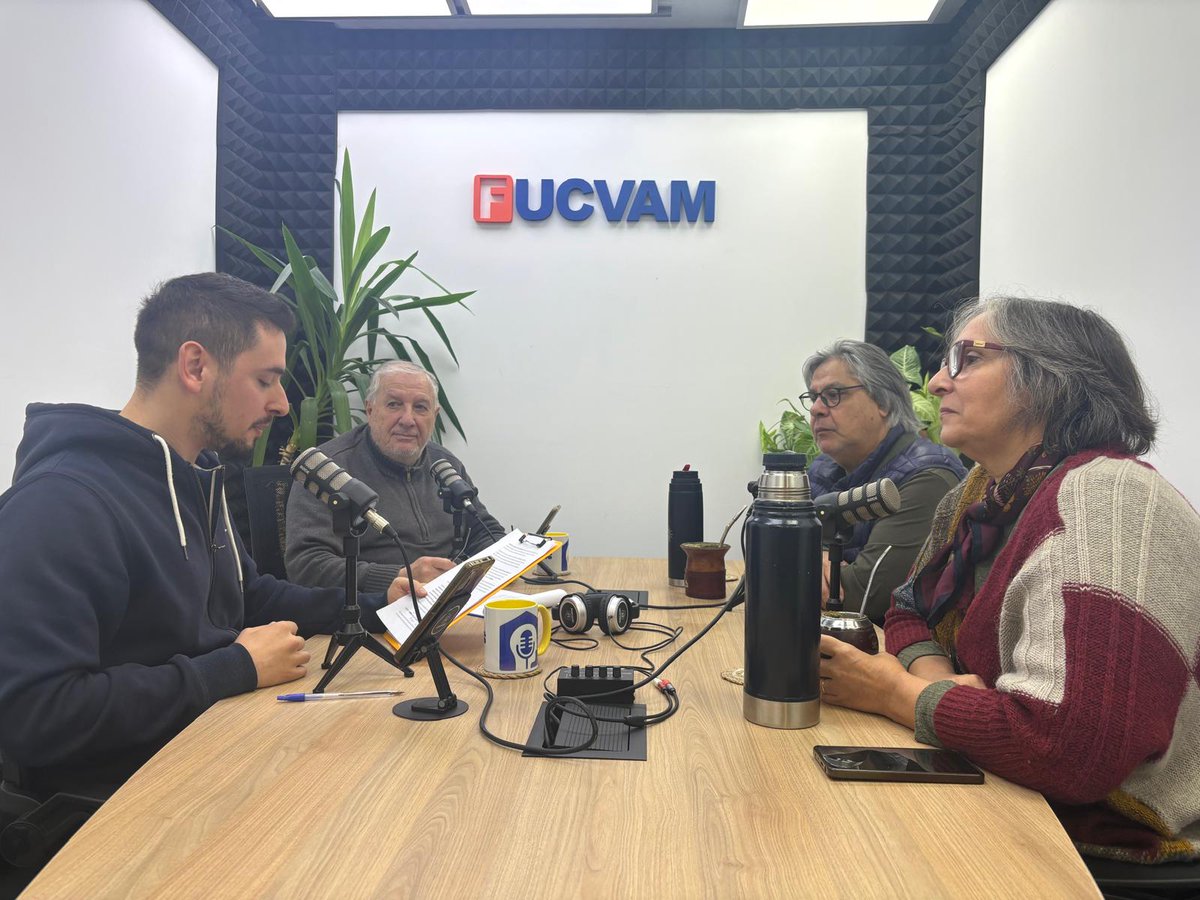 FUCVAM's tweet photo. "Nosotros somos disruptivos, porque fuimos una cooperativa territorial, de vecinos que querían vivir en Ciudad Vieja. En el momento que nos fundamos, se daban muchos desalojos y queríamos hacer reciclaje para trabajadores", sostuvo Alejandra Cabrera de COVICIVI. https://t.co/4eygotBJiG