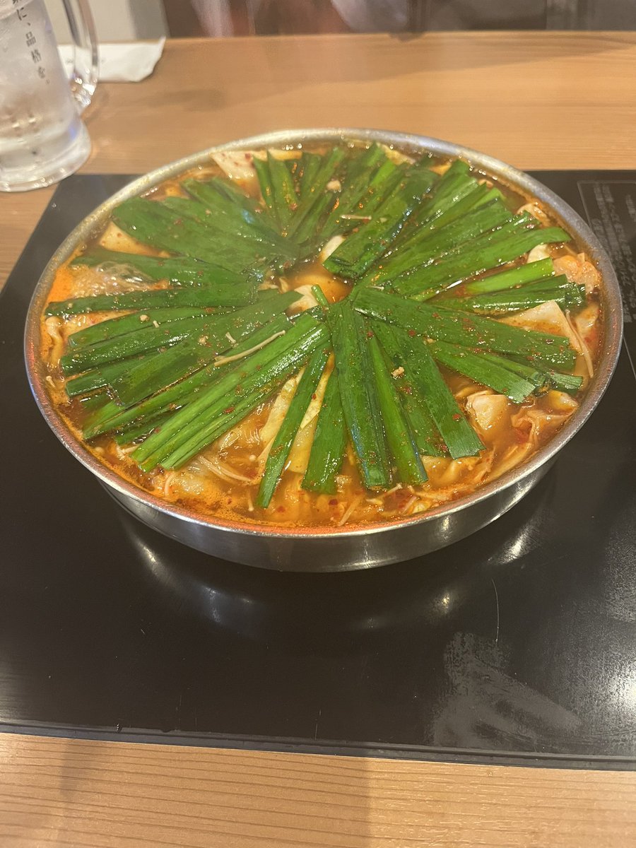 MAXfukui0501's tweet photo. 今日は福岡に旅行で来ています

あいにくの雨ですがもつ鍋に、屋台で豚骨ラーメンは最高でした！
明日の夜まで福岡堪能してきます😊 https://t.co/UvYn5G3kC4