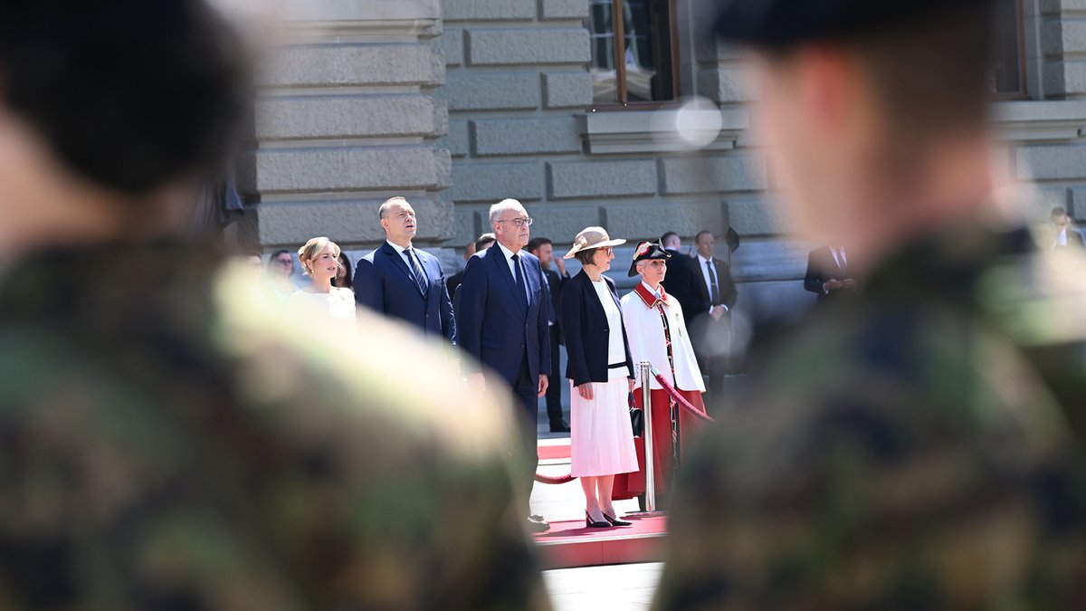 SwissGov's tweet photo. 🇵🇱🤝🇨🇭 #StateVisit Switzerland’s Federal Council welcomes Polish President @NawrockiKn to Bern for a state visit. https://t.co/7P4H3lcfQb