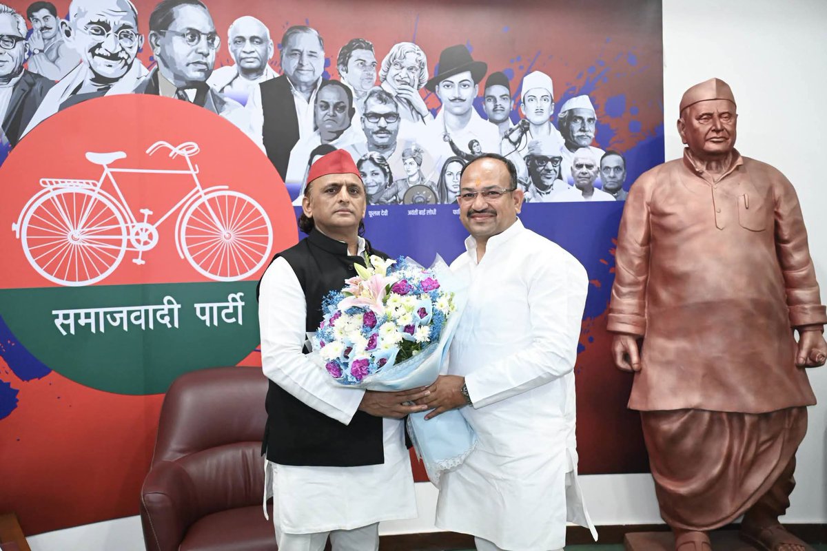 PawanDubey329's tweet photo. धन्यवाद!!
आभार!! 
माननीय राष्ट्रीय अध्यक्ष श्री @yadavakhilesh जी🙏🙏
आपके आशीर्वाद एवं दुलार के प्रति कृतज्ञ हूँ 🙏🙏

@samajwadiparty @mediacellsp @dimpleyadav https://t.co/Ms3GwxUDvX