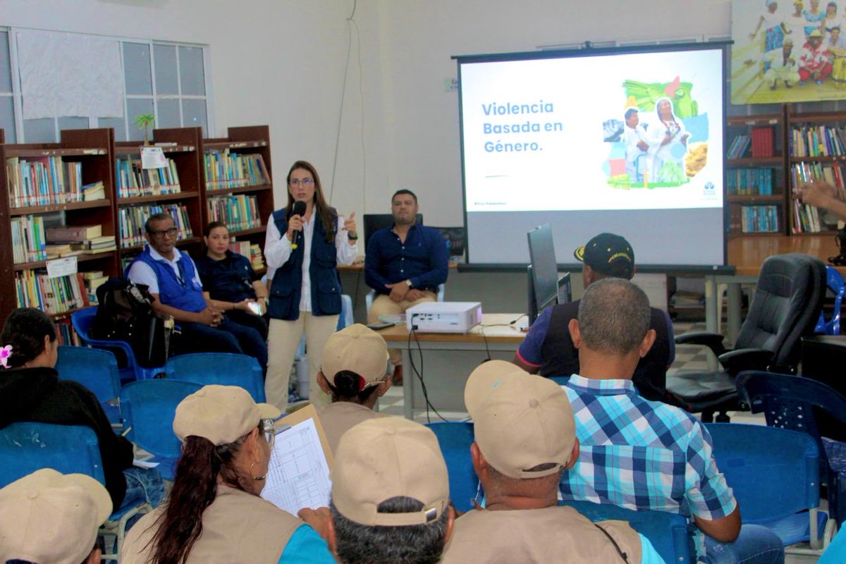 DefensoriaCol's tweet photo. Llevamos a cabo una jornada de promoción y divulgación de la oferta institucional con lideresas, líderes, comunidades afro y servidoras y servidores públicos de la Alcaldía de Puerto Escondido, Córdoba, en el marco de la cual también desarrollamos el taller sobre espacios libres de odio.

Durante dos días, más de 80 personas conocieron las rutas de atención en violencias basadas en género, los mecanismos de atención a población víctima y el proceso para acceder al certificado de discapacidad. Así mismo, socializamos nuestro Campus Virtual y la oferta de cursos gratuitos disponibles en esta herramienta tecnológica, fortaleciendo el acceso a la información y a la formación en el territorio.