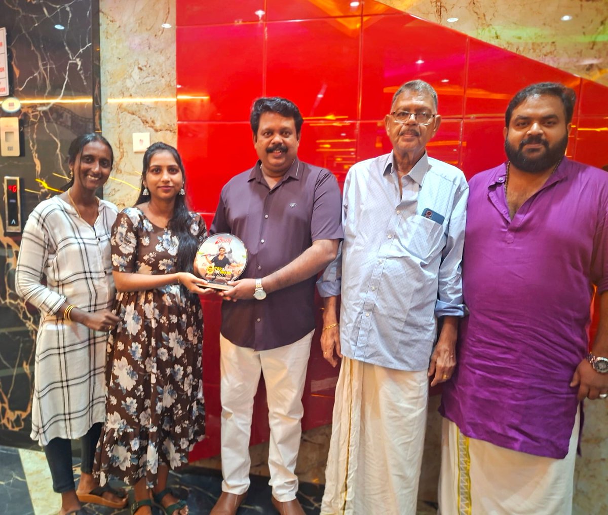 tsk_girls's tweet photo. #Karuppu movie success Celbration At Jk cinemas Thriprayar.. @Suriya_offl #SuriyaFans @RJ_Balaji https://t.co/YlH8PNgPe9