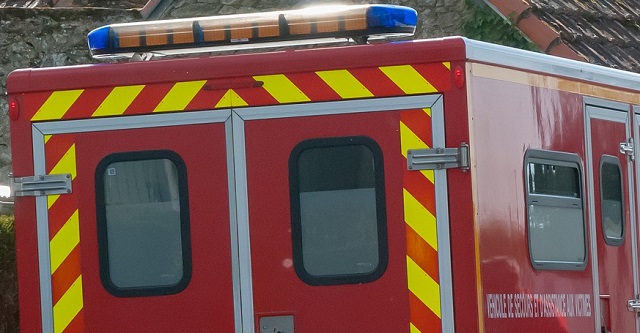 e_niort's tweet photo. #Niort. Une collégienne hospitalisée après avoir été renversée par un adolescent en cyclomoteur.
→ https://t.co/pukHqiIsJt https://t.co/djGQJwx4vQ