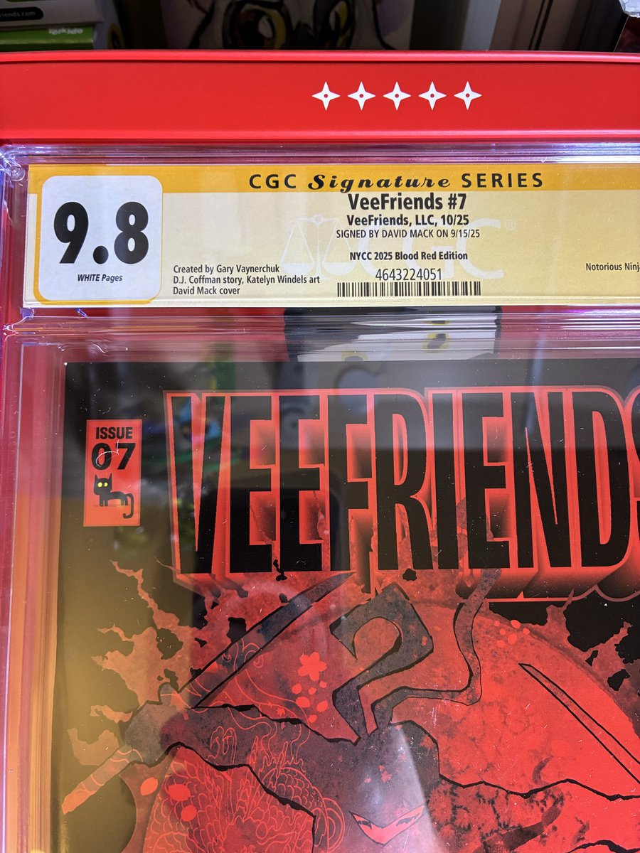 ken_yonemitsu's tweet photo. @vaultedcollect is it true you are blessing streams with comic displays. I have a few rare comics that can use displaying. I already use the 9 panel slab holder in my streams. 🙏🏼🙏🏼@veefriends https://t.co/W64WxC00u0