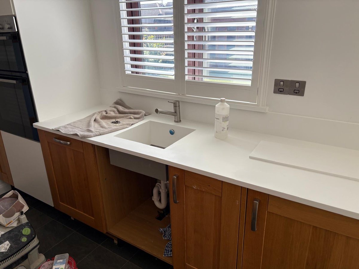 Jackman4Worktop's tweet photo. Ultra hygienic white Minerva worktops and upstands installed in Mayland recently. Unlike quartz, Minerva worktops are totally inert and as such bacteria cannot grow on it, in addition, joints are seamless-nowhere to trap dirt! https://t.co/HmRO9GcYmP
