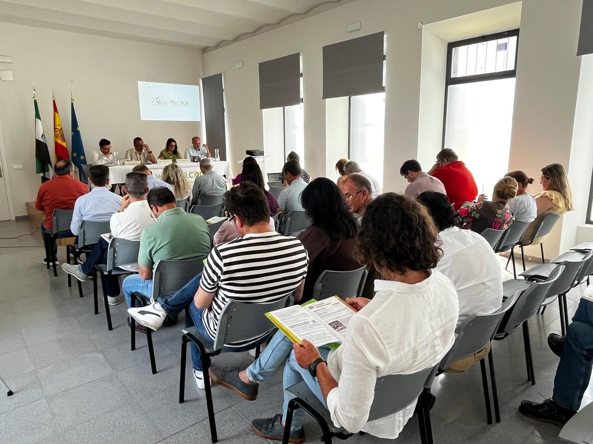 FELCODE's tweet photo. La Asamblea Gral. de FELCODE aprueba su hoja de ruta para 2026, marcada por el 20º aniversario del Programa Voluntarios Expertos.

✨ Dos décadas compartiendo conocimiento.
🤝 Fortaleciendo gobiernos locales.
🌱 Impulsando desarrollo desde la cooperación municipalista https://t.co/NCgdoqzmN2