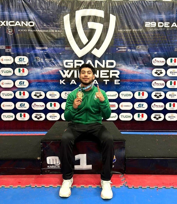 RedAnahuac's tweet photo. 🥋🏅 Emiliano Castrejón Rodríguez, estudiante de la Universidad Anáhuac Puebla, obtuvo medalla de oro junto a la selección mexicana en el Campeonato Centroamericano y del Caribe Grand Winner de karate.

Conoce más: https://t.co/PcL7cf2vVX

#RedAnáhuac #UniversidadAnáhuac https://t.co/Tk4hWspkin