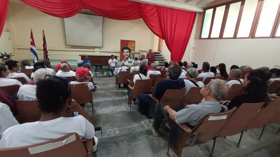 UCLVCU's tweet photo. 📢 Reunión con la militancia de la #UCLV. Se discute el análisis del Observatorio Social, la presentación del plan de movilización política y una intervención del Rector sobre el funcionamiento de la Universidad en el contexto actual. #CubaEstáFirme https://t.co/NzSRkXsTQU