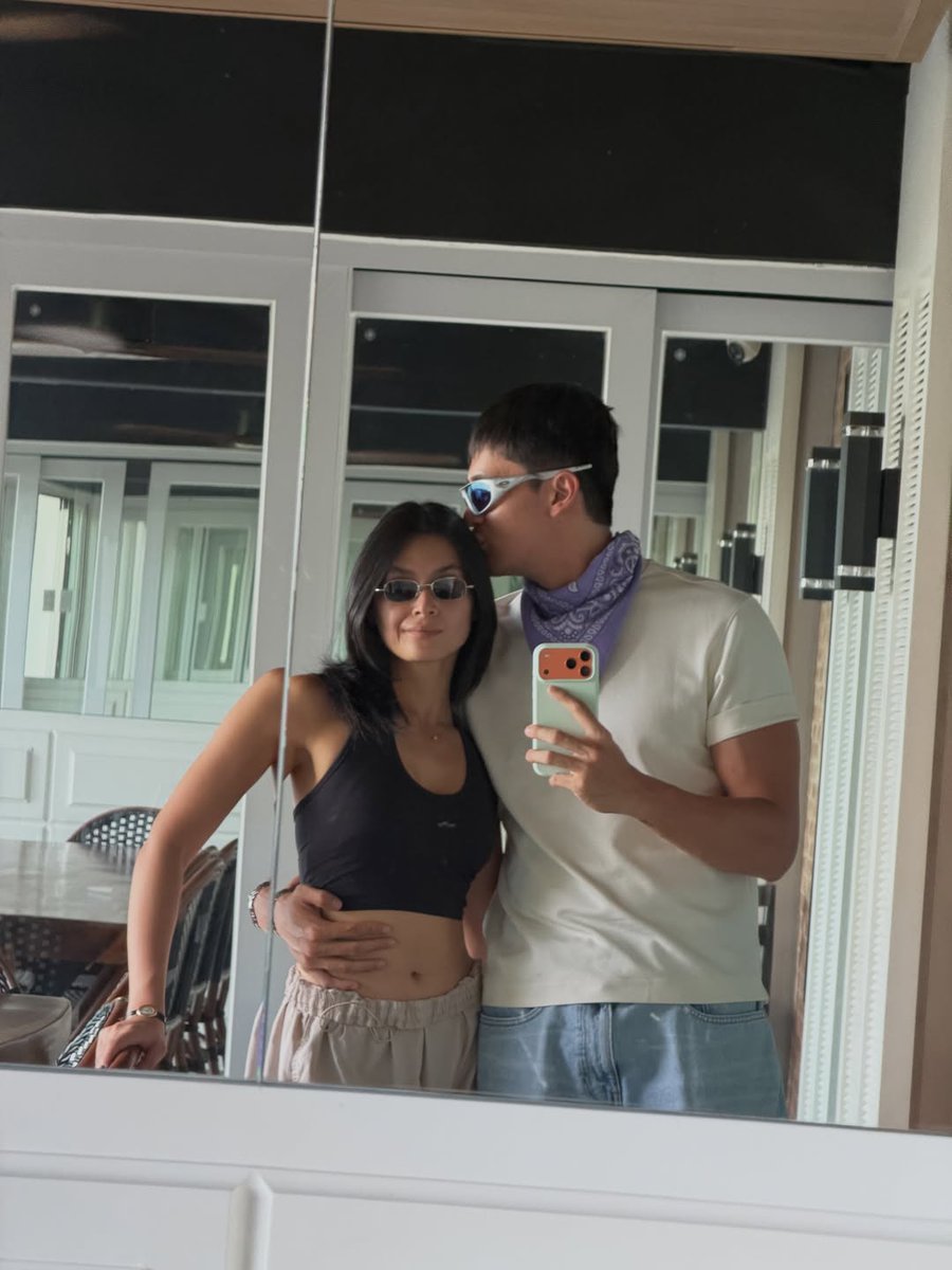 dearmareph's tweet photo. SO HOMELESS KAMING MGA WALANG JOWA 

Nagbahagi ang aktor si Ruru Madrid ng simpleng update sa Instagram kung saan kasama nito ang aktres at girlfriend na si Bianca Umali.  

“I’m home �� @bianxa.” caption ni Ruru. 

Courtesy: rurumadrid8/Instagram 

#DearMare #RuruMadrid #Bianca https://t.co/kvUSaismbT