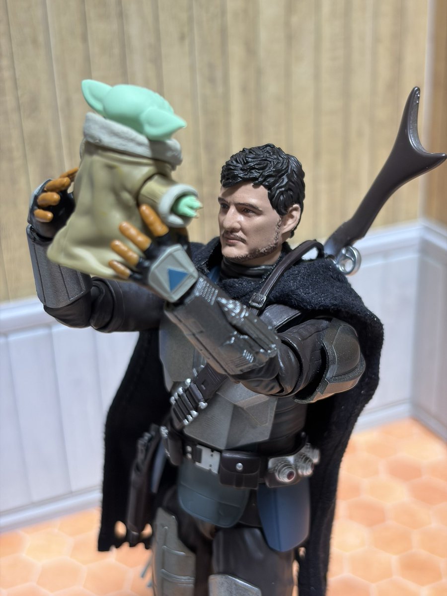 alien_gizmo's tweet photo. ジュラシックパークを鑑賞する親子💚

ペドロ・パスカルのヘッド付きで買いやすい値段のマンドーを探して、MAFEXマンダロリアンVER.2.0を購入。
付属パーツも多いし結構イイかも！

#マンダロリアンアンドグローグー https://t.co/X1G0knwfIS