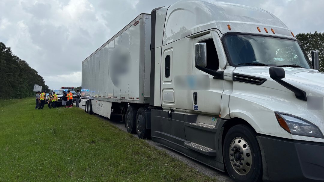 STP_CRO's tweet photo. This holiday weekend, STP M/Off Deweese pulled over a CMV driver seen in this video swerving and driving erratically. The driver was impaired with a BAC of 0.19. He was arrested and his vehicle taken out of service. Thanks to Deweese this story didn’t end in tragedy. https://t.co/xm2IziNWTW