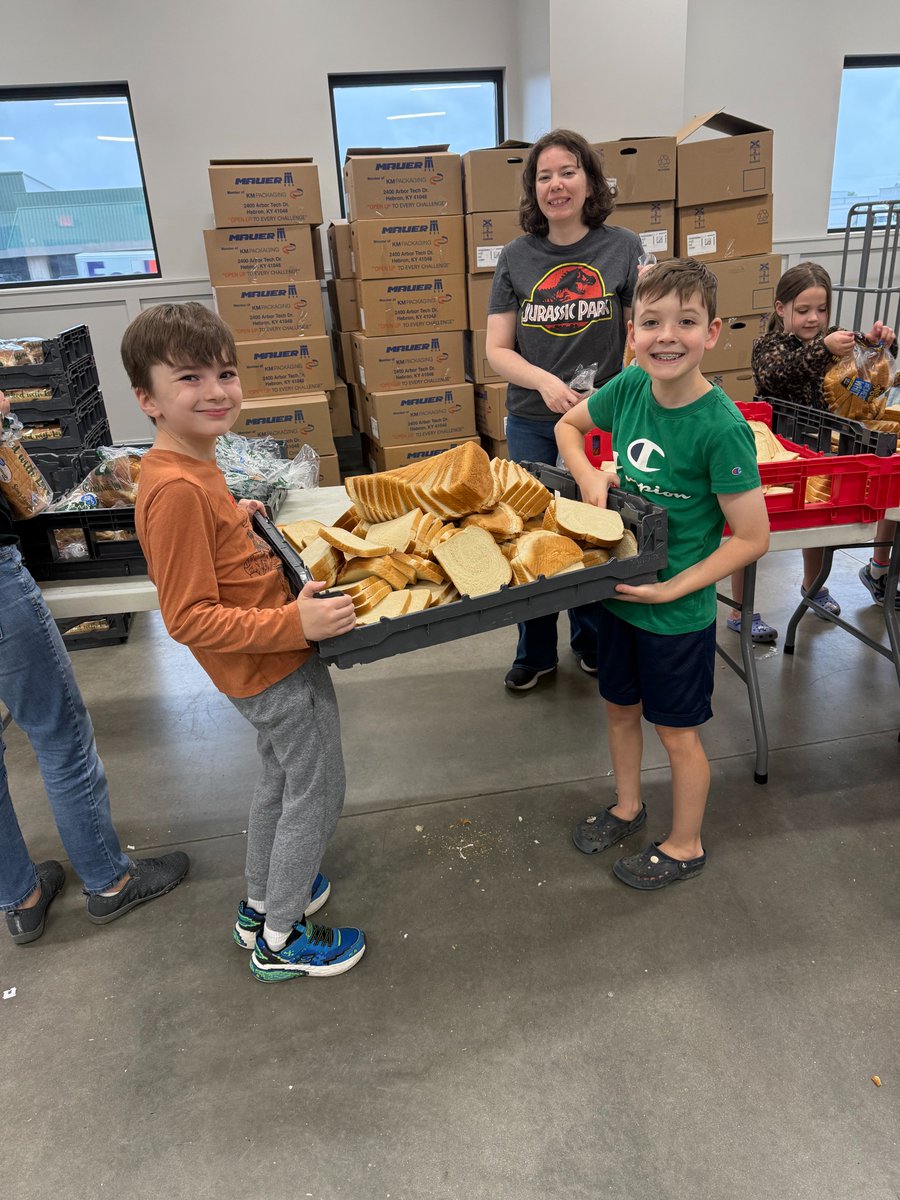 MasterProvision's tweet photo. We love this hardworking group of kids and moms who serve at MP every month!

This time they cleaned and processed bread. Any expired bread goes to local farmers to feed animals, and the kids always love that. Thanks for serving faithfully &amp; joyfully! https://t.co/Ln8D7MWuzX https://t.co/BAYl79IiYk