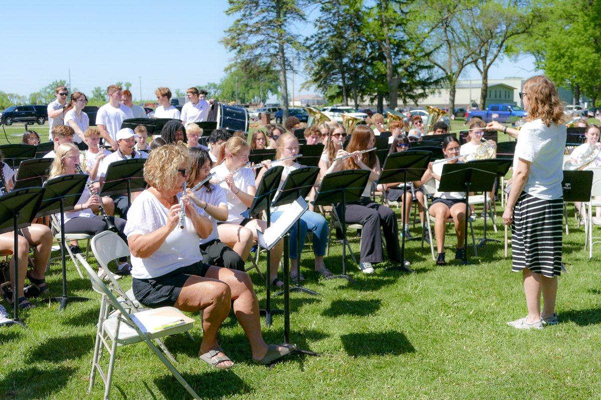 ISD347's tweet photo. On Memorial Day, our WHS Band performed at Fairview Cemetery while 6 student musicians traveled with local veterans to play at area cemeteries. 🇺🇸

Thank you to these students for honoring our veterans and serving the community with pride. ❤️💙

#WillmarPublicSchools #MemorialDay https://t.co/UwBzoVNCdV