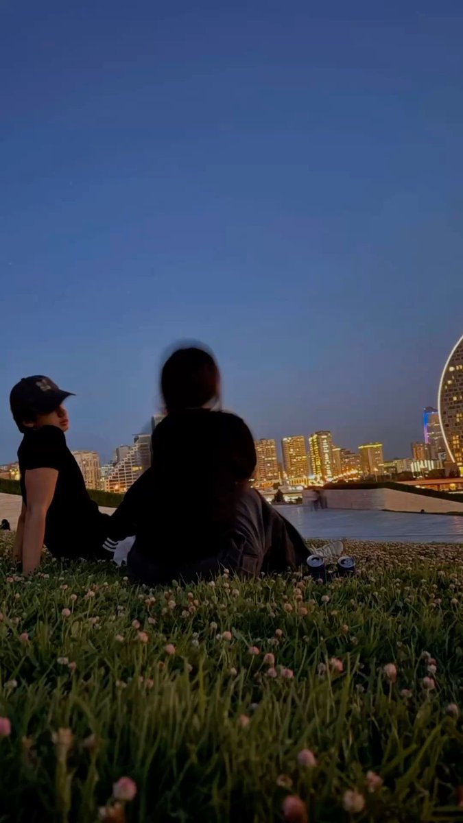 MXLMNHK's tweet photo. Low-key, intimate, and effortlessly comfortable. A perfect mix of midnight city views and quiet, shared spaces. https://t.co/5DglKJ5DKb
