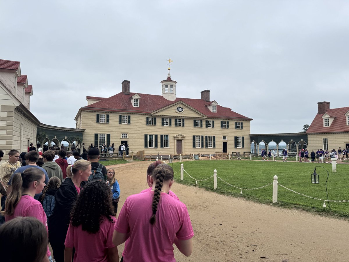 ksamples14's tweet photo. DC Bus #2 - Mount Vernon! @MVMiddle https://t.co/fgHn8LTUuF
