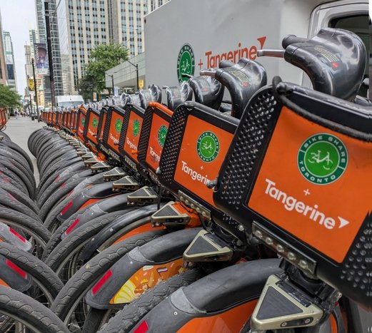 BikeShareTO's tweet photo. 📍 Our morning valet at Union Station is back!

Starting this week, valet service at Front St W / Bay St (South Side) is relocating back to Union Station 🚲

Monday to Friday, 7AM-11AM, staff will be on-site to help manage docking - making sure there’s always space available during the morning rush.

Skip the delays and ride into Union with confidence.