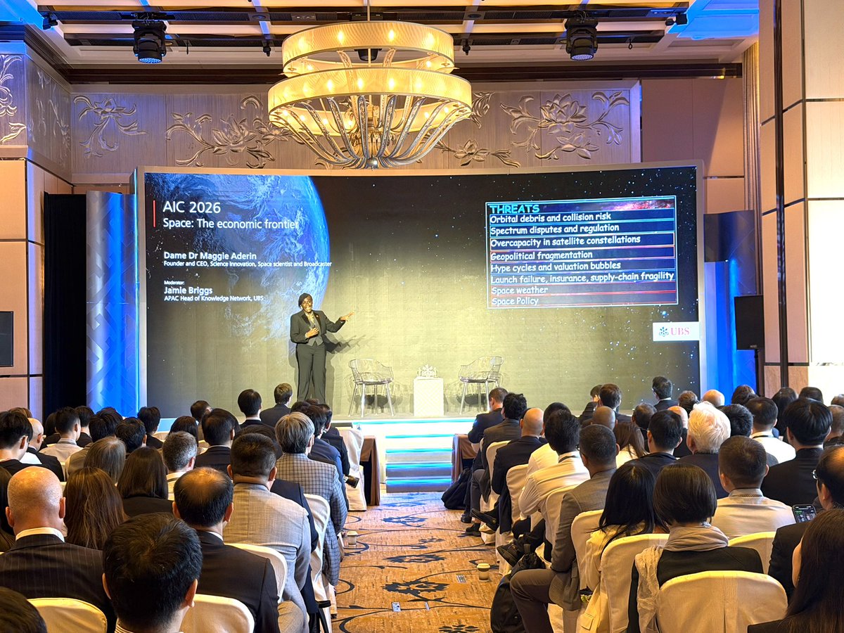 JessicaMetaEra's tweet photo. 2026-5-27, UBS Asian Investment Conference (AIC 2026).
跟自己的博导坐在一个Panel上，讲每一个字都得把脑子里的.md文件翻三遍， 结束下来都还认知为illusion 🤣 https://t.co/7L5if5fFXU