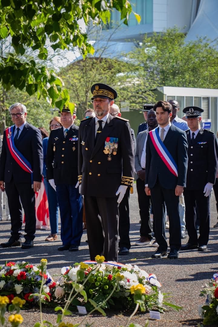 JeanRemyD's tweet photo. 🔴 Se souvenir, c’est reconnaître une histoire dont les conséquences nourrissent encore aujourd’hui racisme &amp; discriminations.
La mémoire ne peut être symbolique uniquement: elle doit s’accompagner d’actions concrètes et d’1 véritable politique de lutte contre les discriminations https://t.co/ywzlbKLWmb
