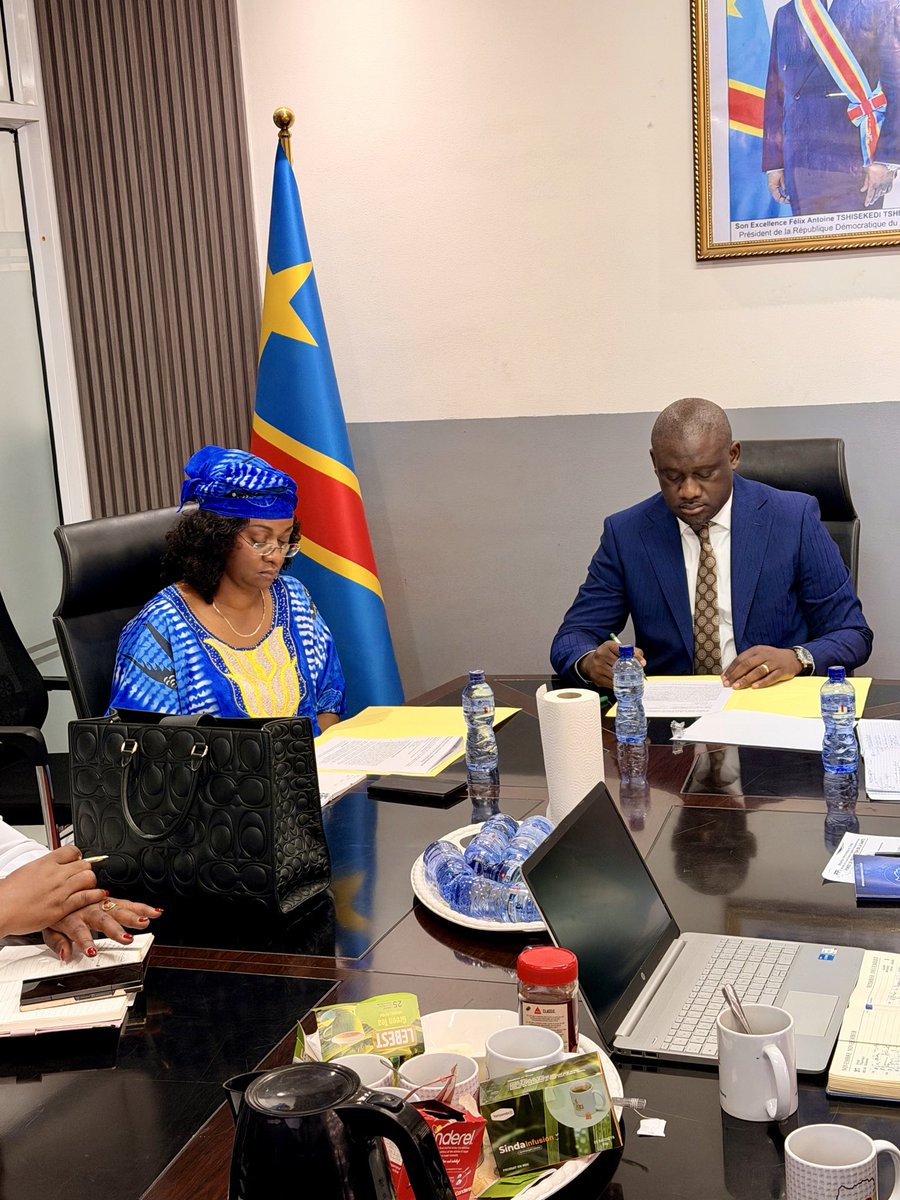 FPS_RDC's tweet photo. 🇨🇩FPS |0.02.2026
Réunion hebdomadaire de la Direction Générale du FPS ce lundi. La situation générale du médicament 💊 dans les différents ESS a été au centre des échanges autour de son comité des directions.
DIRSIC|FPS https://t.co/s0H62oQsCC