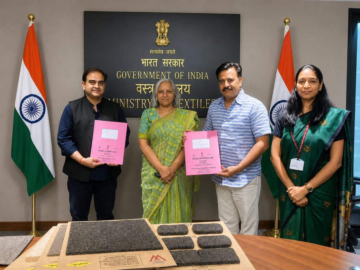 TexMinIndia's tweet photo. Central Wool Development Board & Essma Felts Limited signed an MoU in the presence of Smt. Neelam Shami Rao, Secretary, Smt. Padmini Singla, Joint Secretary and Mr. GS Bhati, ED, CWDB. 

The MoU aims to promote innovation and development of wool-based products, with emphasis on indigenous coarse sheep wool, through R&D, pilot production, joint product catalogues, market development and commercialisation across diverse industries.
#Wool @CWDBJodhpur @PIBTextiles