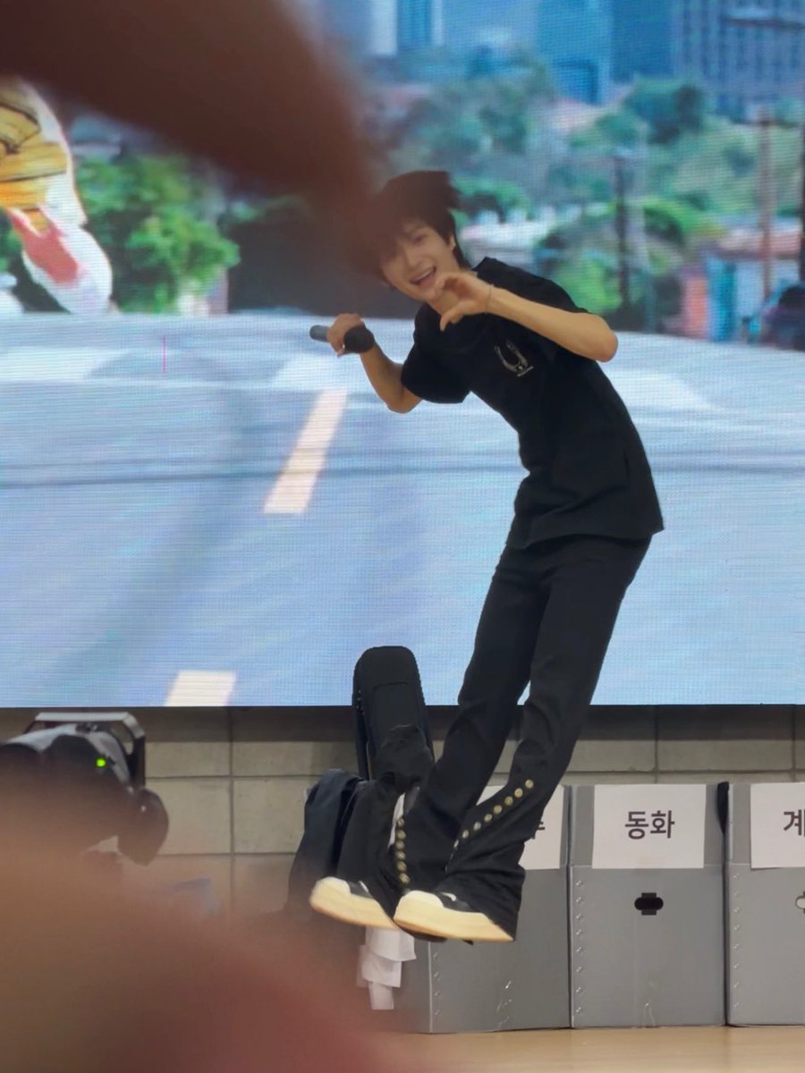dhbbi3's tweet photo. 다리가 곧 부러질듯 https://t.co/MzlaTS4Z1n