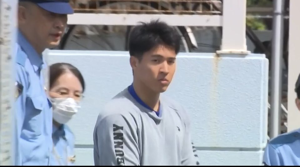 daVinci0108's tweet photo. 不同意わいせつで逮捕された消防署職員、めちゃくちゃイケメンすぎて草。

鼻の形キレイすぎだろ。 https://t.co/wbMHB7uM4x