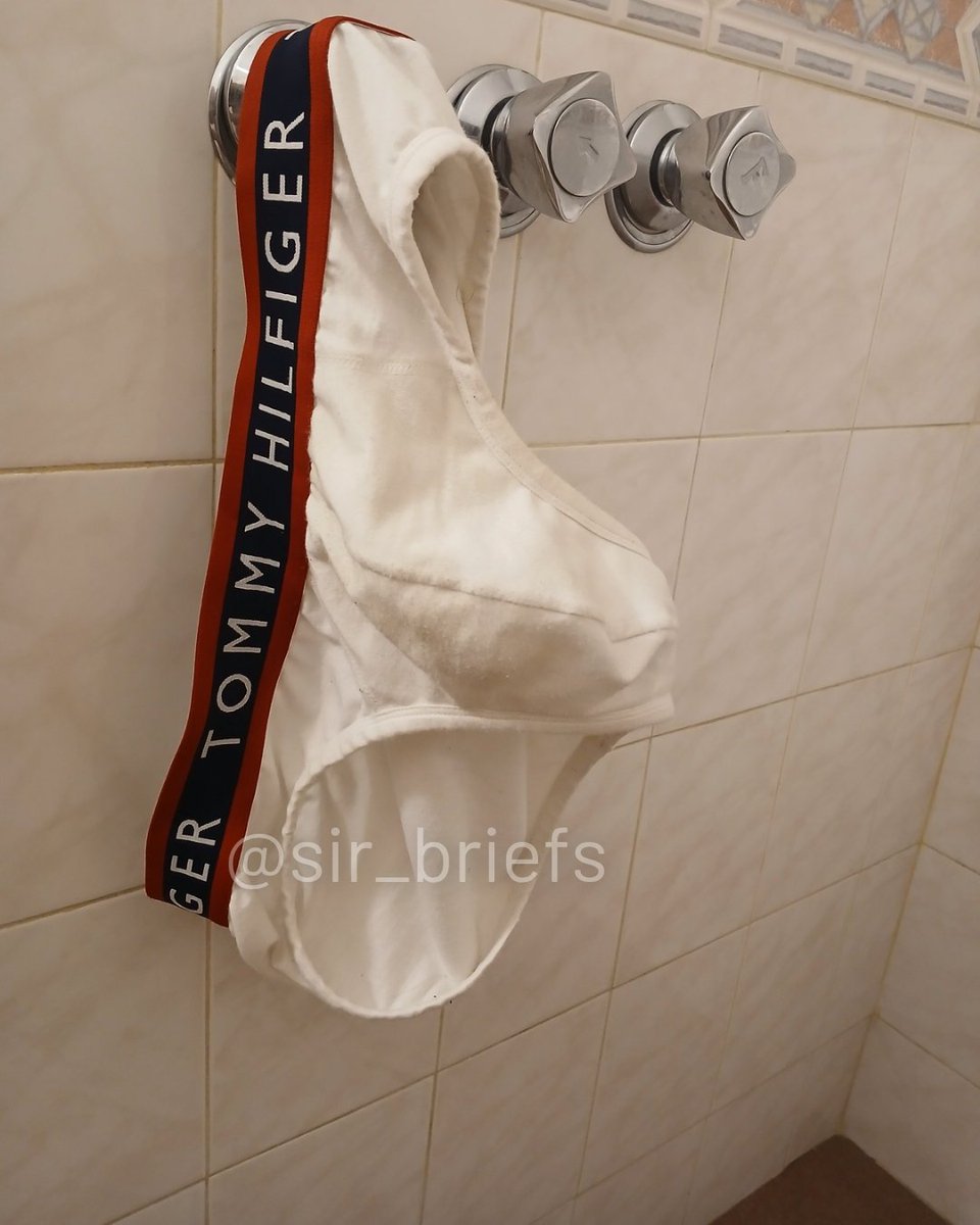 sir_briefs's tweet photo. Imagina venir a mi casa, y al usar el baño encuentras mi calzón así tendido en la ducha? 😊 https://t.co/paT8nJpsry